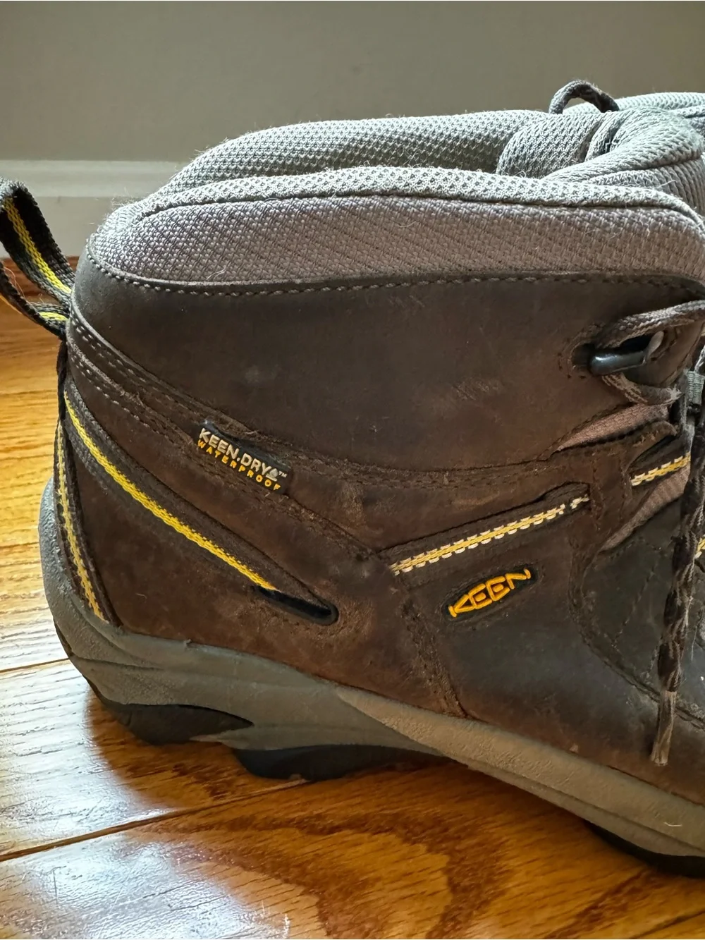 KEEN Targhee Men's Brown Mid Waterproof Hiking Boots